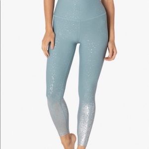 NWOT Beyond Yoga High Waisted Blue Crush and Silver Alloy Ombre Midi Leggings
